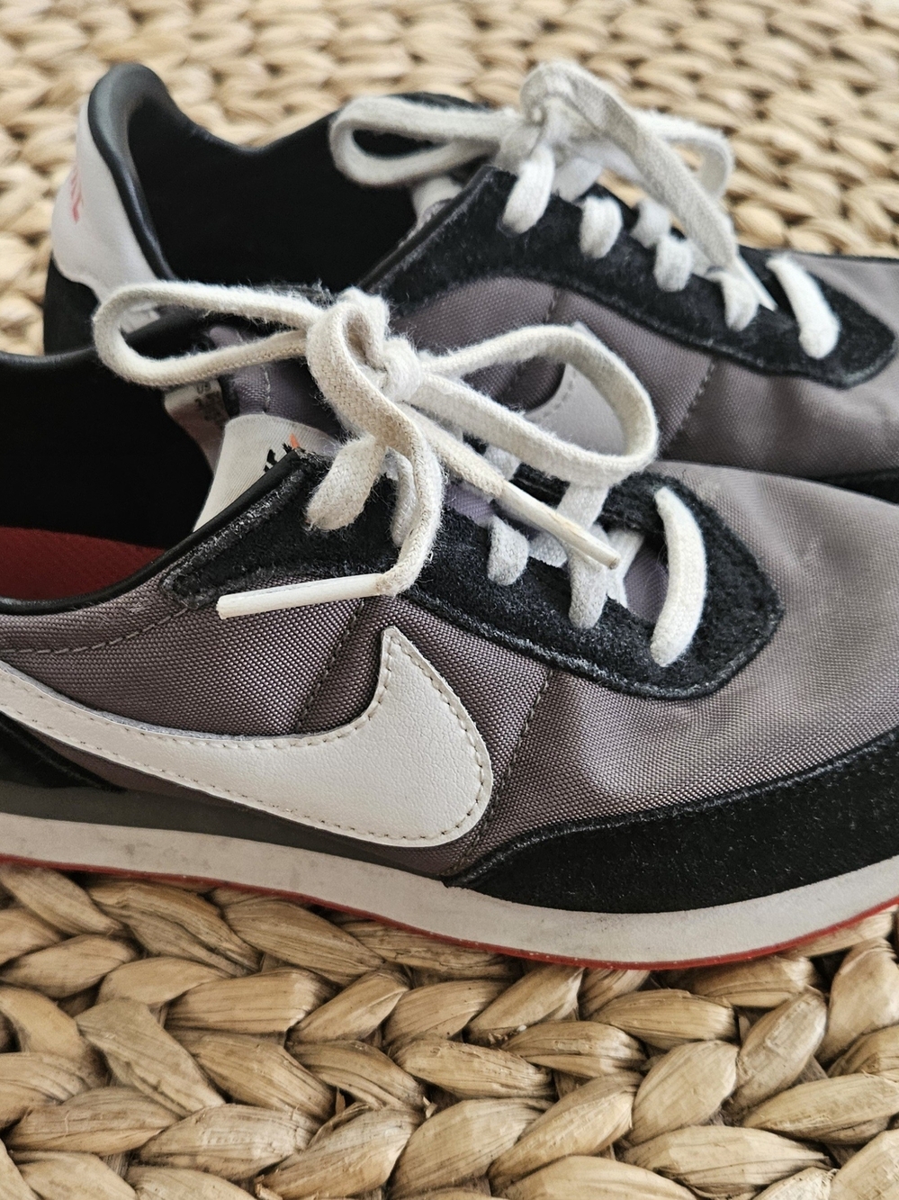 Nike Waffle Trainer 2 - Kids Size 2.5Y